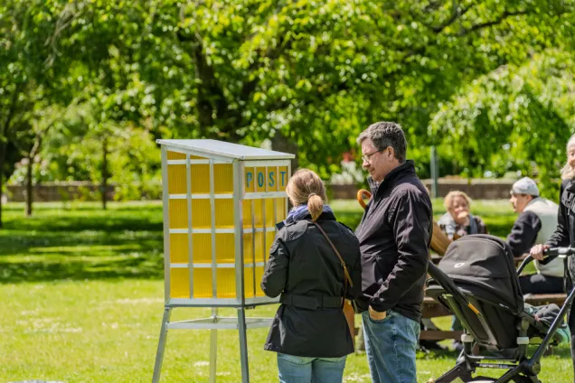 Brevlåda i orange plast